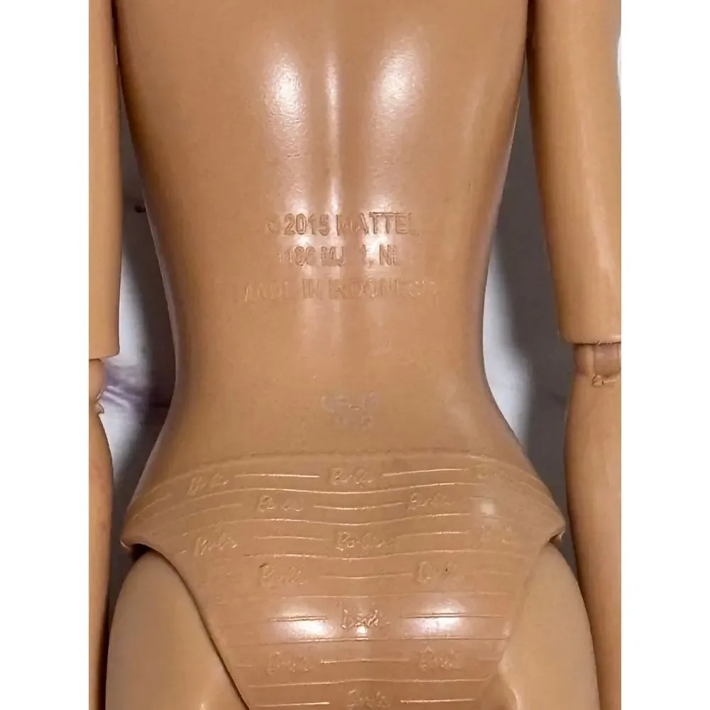 2015 Mattel Barbie Doll Blonde Hair Blue Eyes Articulated Legs Elbows Wrists